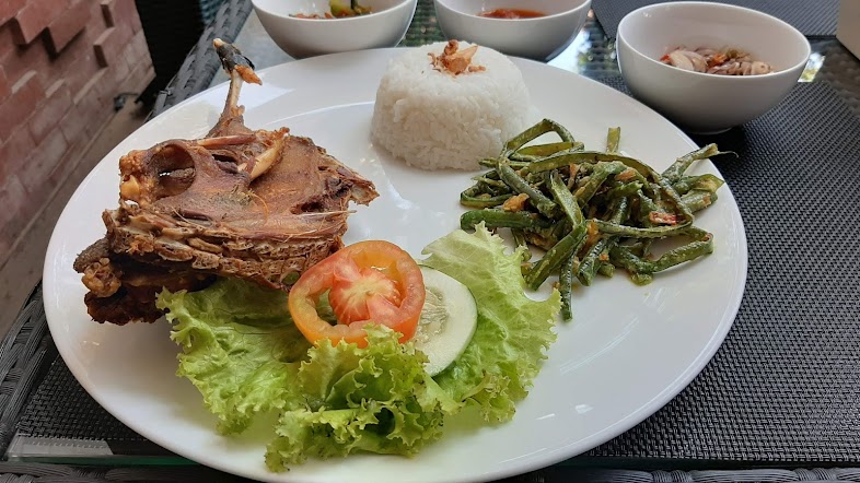 Restoran Bebek Tepi Sawah Surabaya